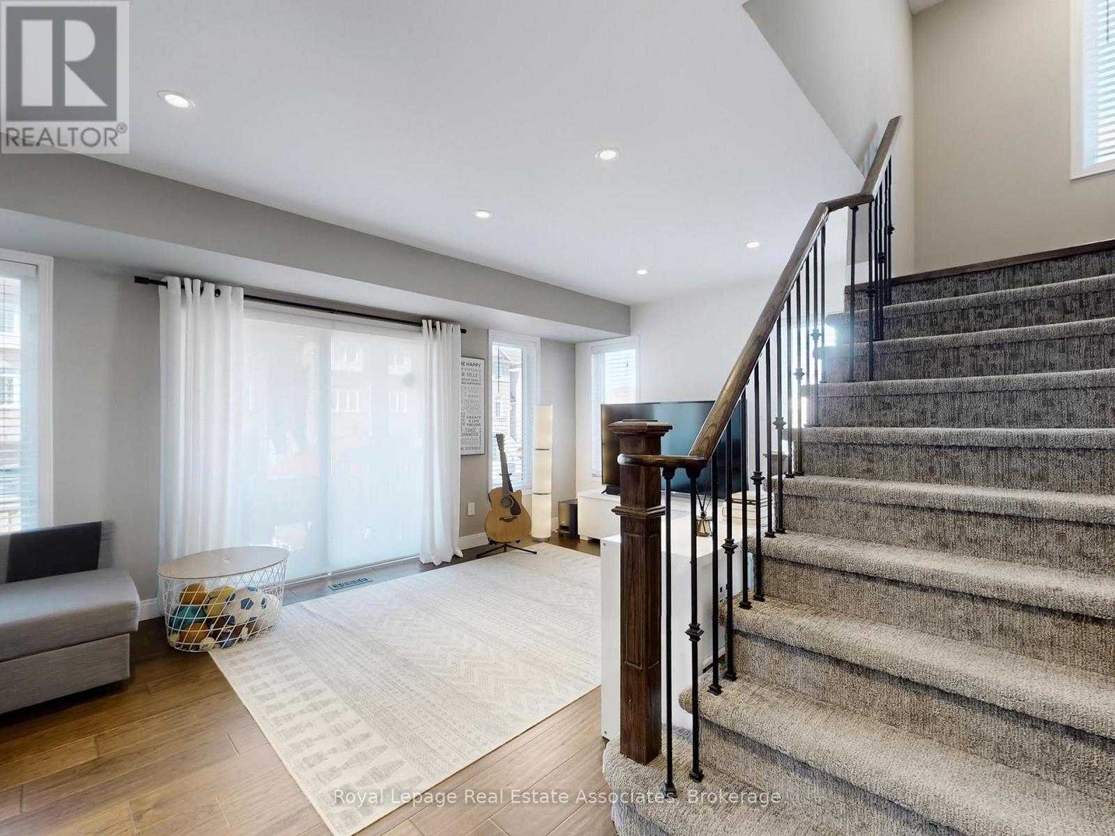 7114 Chatham Court, Mississauga, ON - Indoor Photo Showing Other Room
