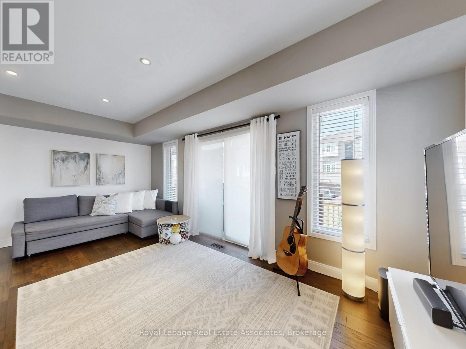 7114 Chatham Court, Mississauga, ON - Indoor Photo Showing Bedroom