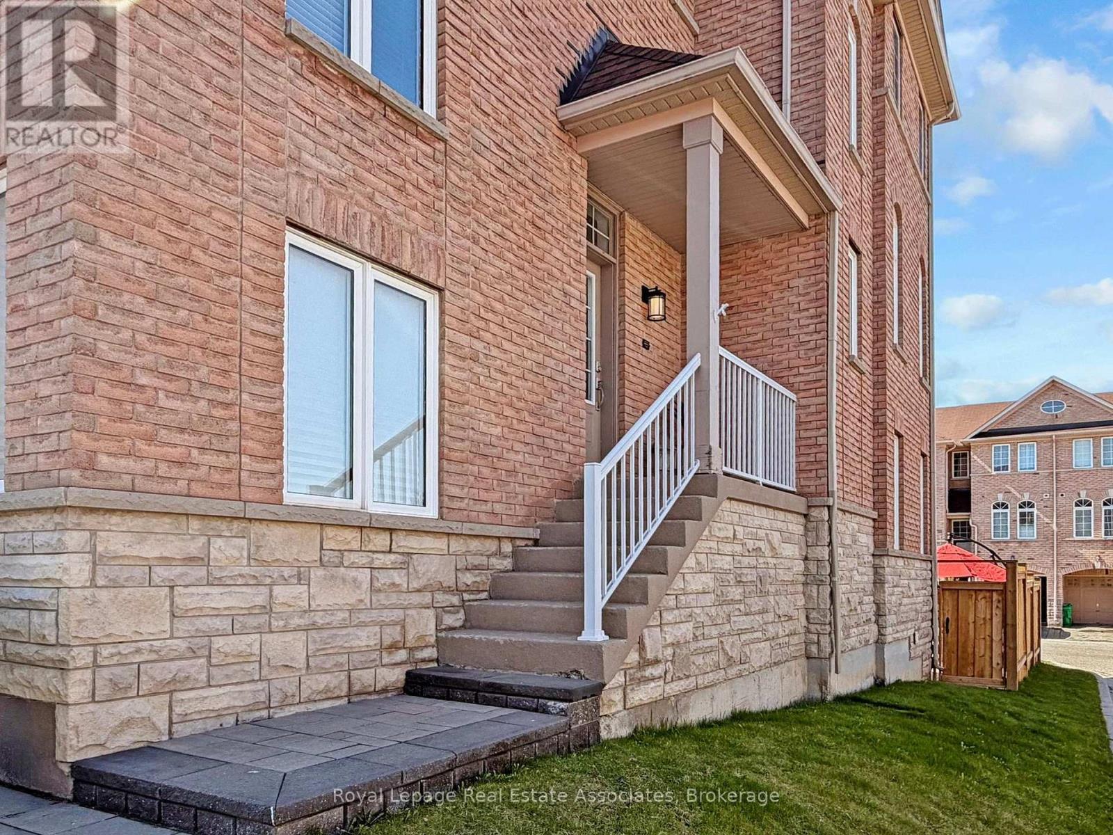 7114 Chatham Court, Mississauga, ON - Outdoor With Exterior
