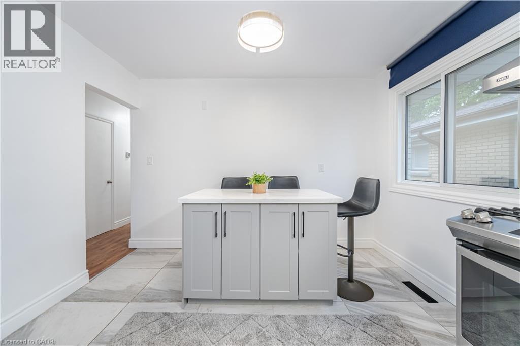 297 Mohawk Road W, Hamilton, ON - Indoor Photo Showing Other Room