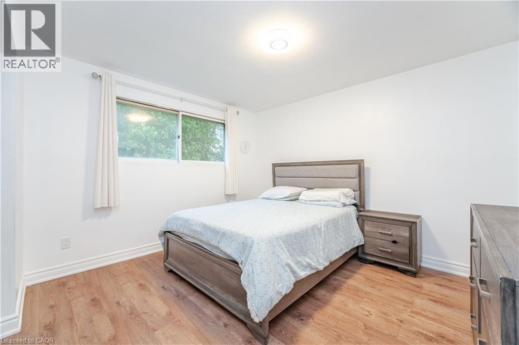 297 Mohawk Road W, Hamilton, ON - Indoor Photo Showing Bedroom