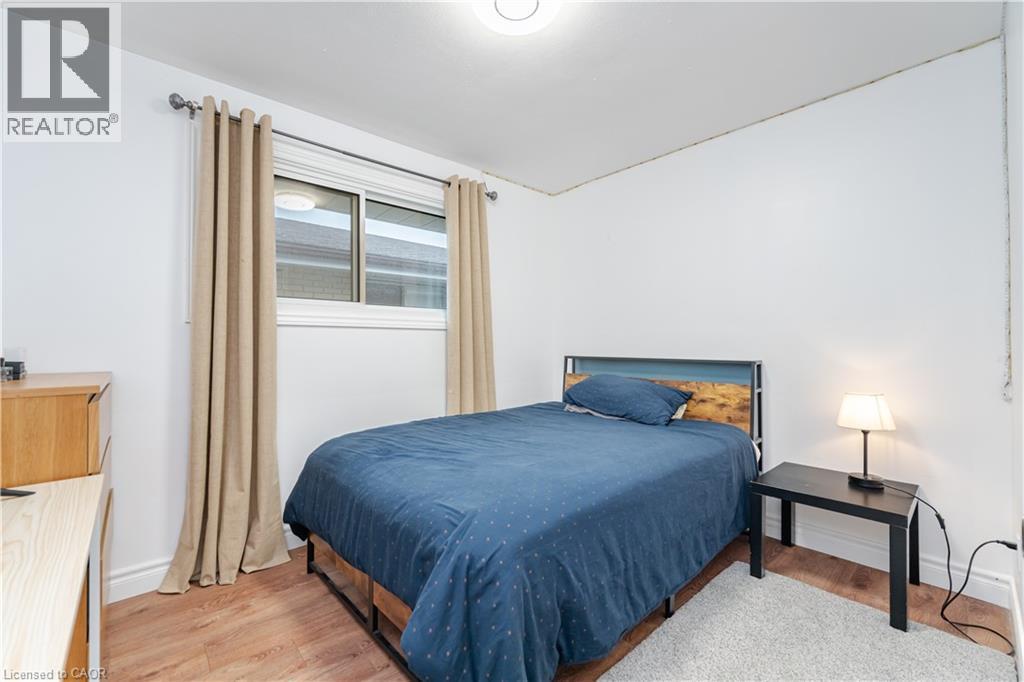 297 Mohawk Road W, Hamilton, ON - Indoor Photo Showing Bedroom