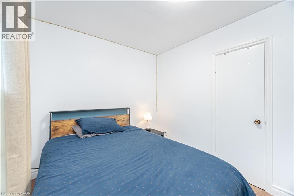 297 Mohawk Road W, Hamilton, ON - Indoor Photo Showing Bedroom