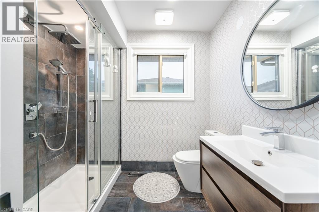 297 Mohawk Road W, Hamilton, ON - Indoor Photo Showing Bathroom