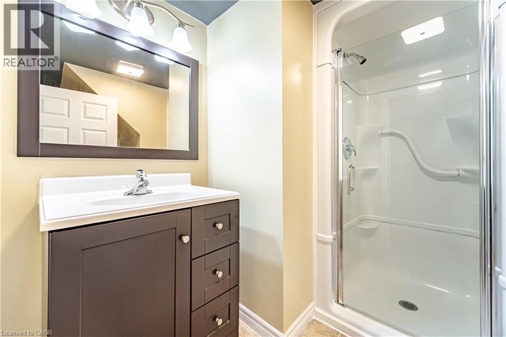 297 Mohawk Road W, Hamilton, ON - Indoor Photo Showing Bathroom