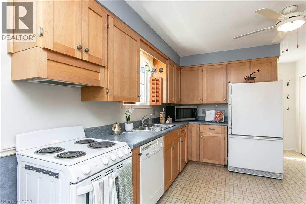 70 Inwood Crescent, Kitchener, ON - Indoor Photo Showing Kitchen With Double Sink