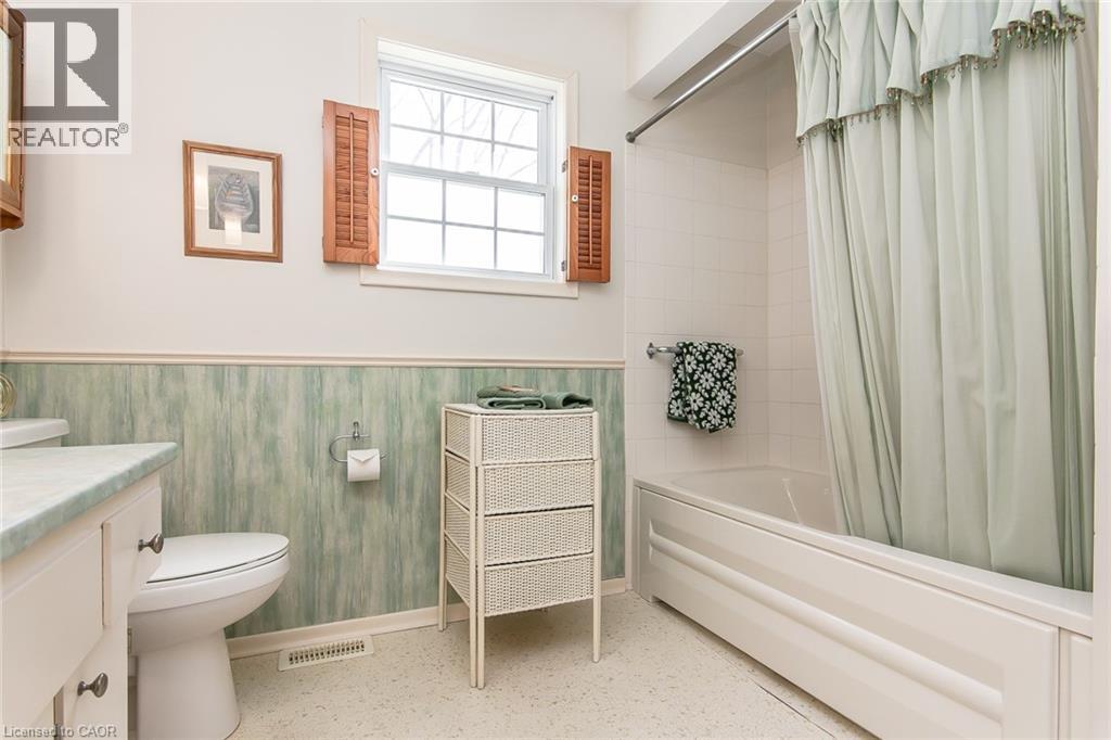 70 Inwood Crescent, Kitchener, ON - Indoor Photo Showing Bathroom