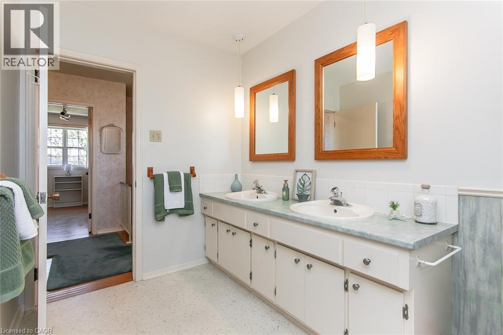 70 Inwood Crescent, Kitchener, ON - Indoor Photo Showing Bathroom