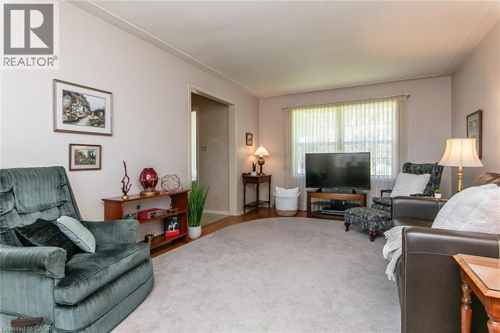 70 Inwood Crescent, Kitchener, ON - Indoor Photo Showing Living Room