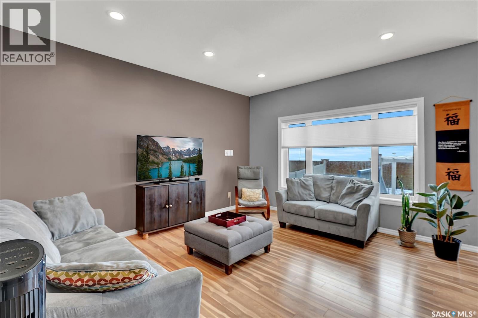 4217 Preston Crescent, Regina, SK - Indoor Photo Showing Living Room