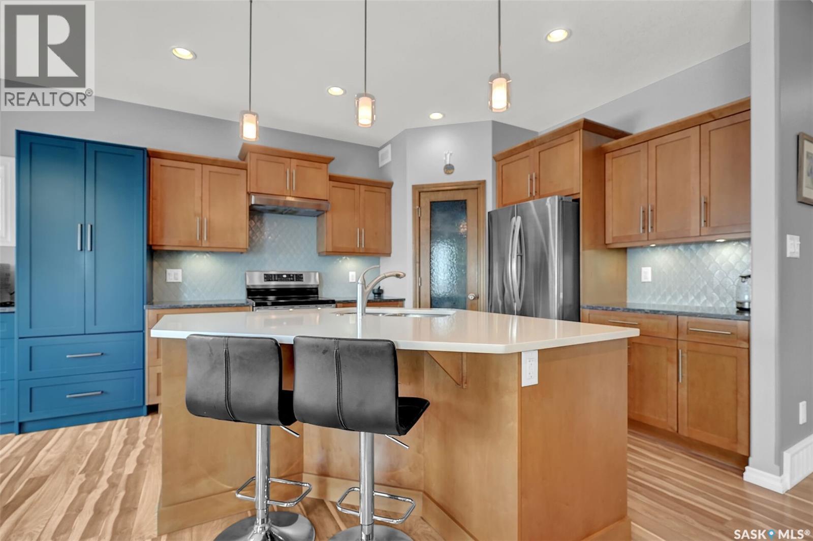 4217 Preston Crescent, Regina, SK - Indoor Photo Showing Kitchen With Stainless Steel Kitchen With Upgraded Kitchen