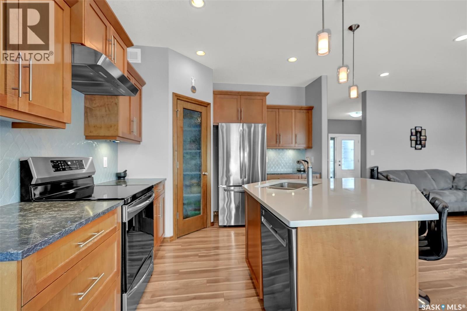 4217 Preston Crescent, Regina, SK - Indoor Photo Showing Kitchen With Stainless Steel Kitchen