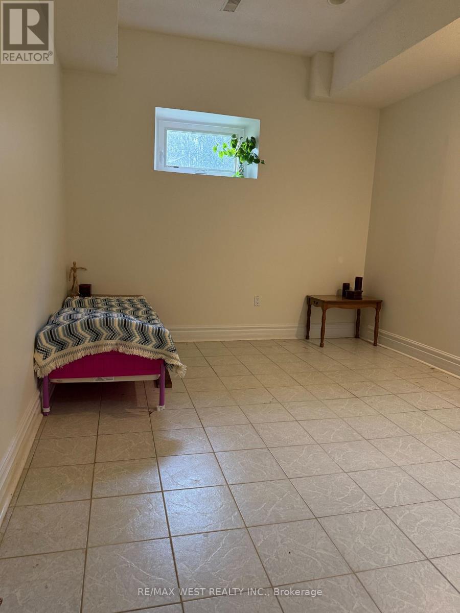 90 Stephanie Boulevard, Vaughan, ON - Indoor Photo Showing Other Room