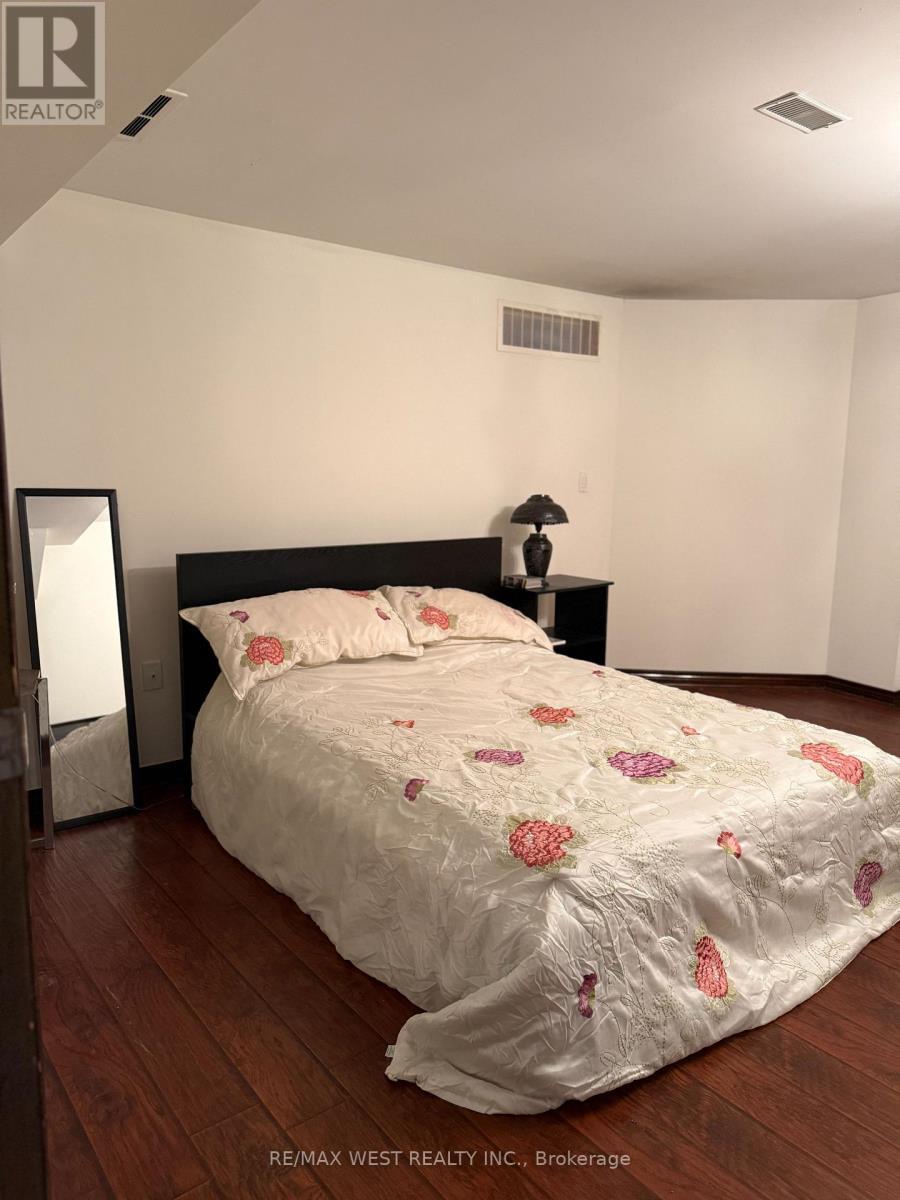 90 Stephanie Boulevard, Vaughan, ON - Indoor Photo Showing Bedroom