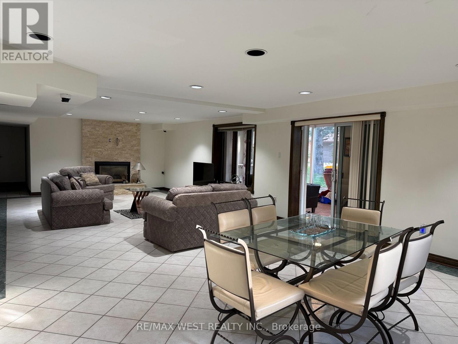 90 Stephanie Boulevard, Vaughan, ON - Indoor Photo Showing Dining Room