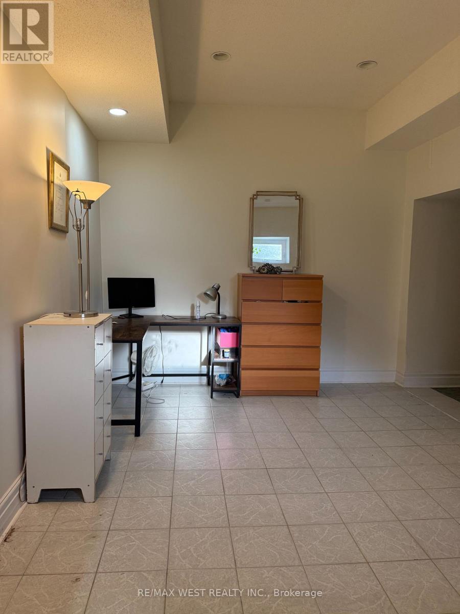 90 Stephanie Boulevard, Vaughan, ON - Indoor Photo Showing Other Room