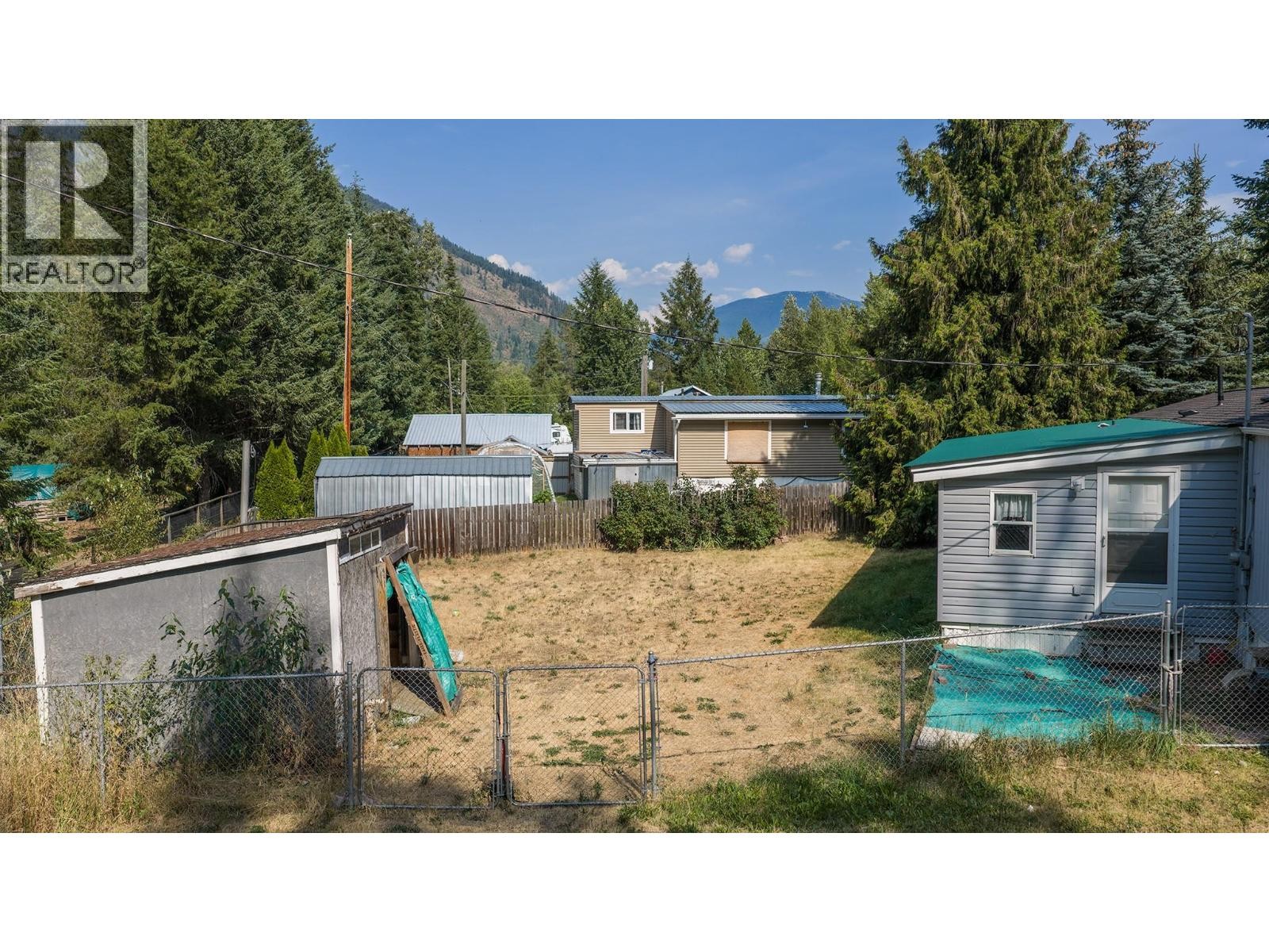 5702 Bertha Road, Kitchener, BC