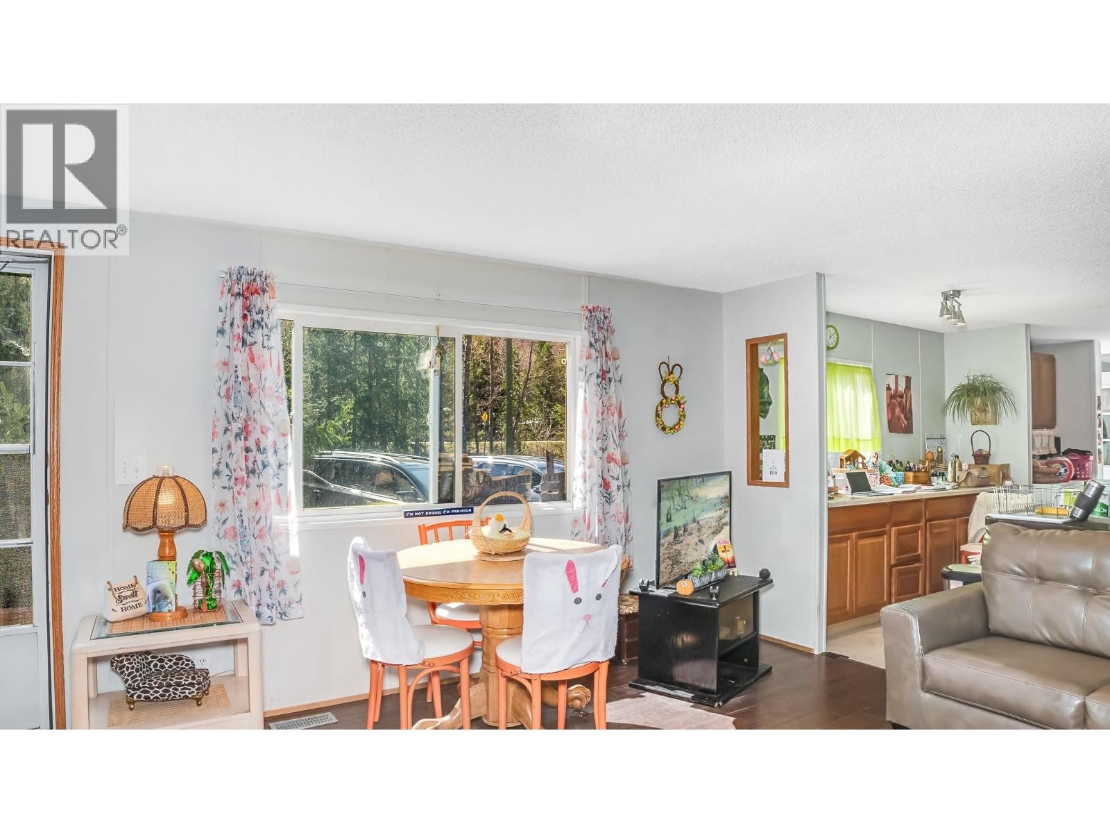 5702 Bertha Road, Kitchener, BC