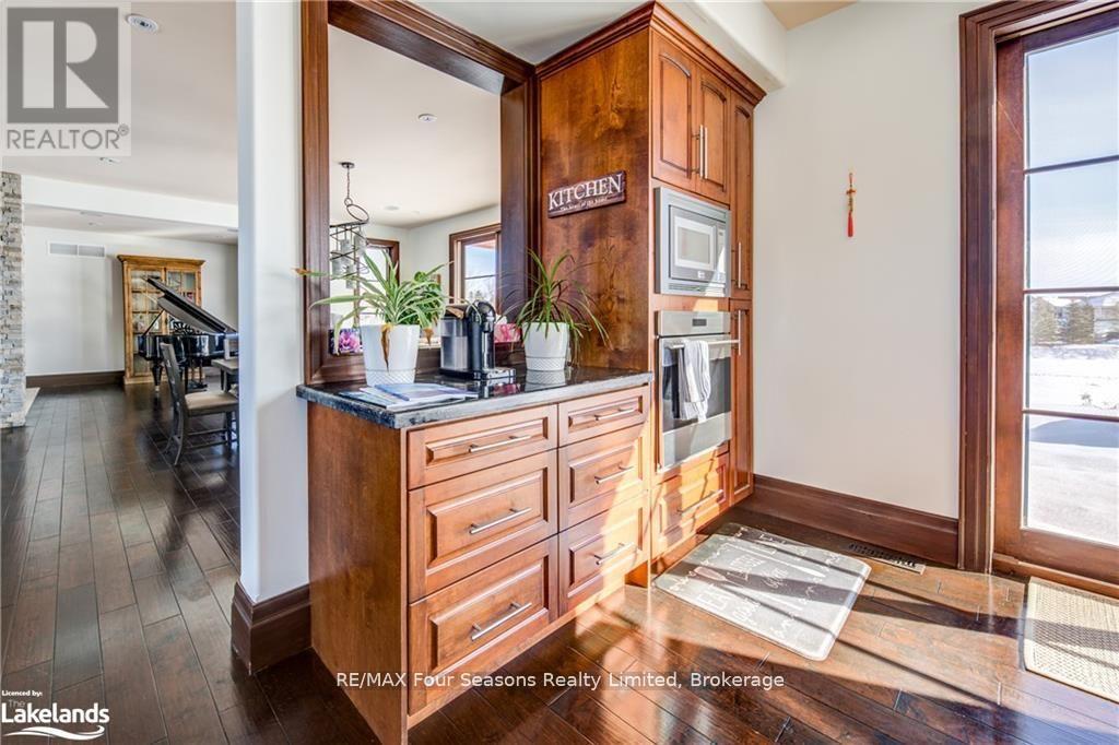 12 Windrose Valley Boulevard, Clearview, ON - Indoor Photo Showing Other Room