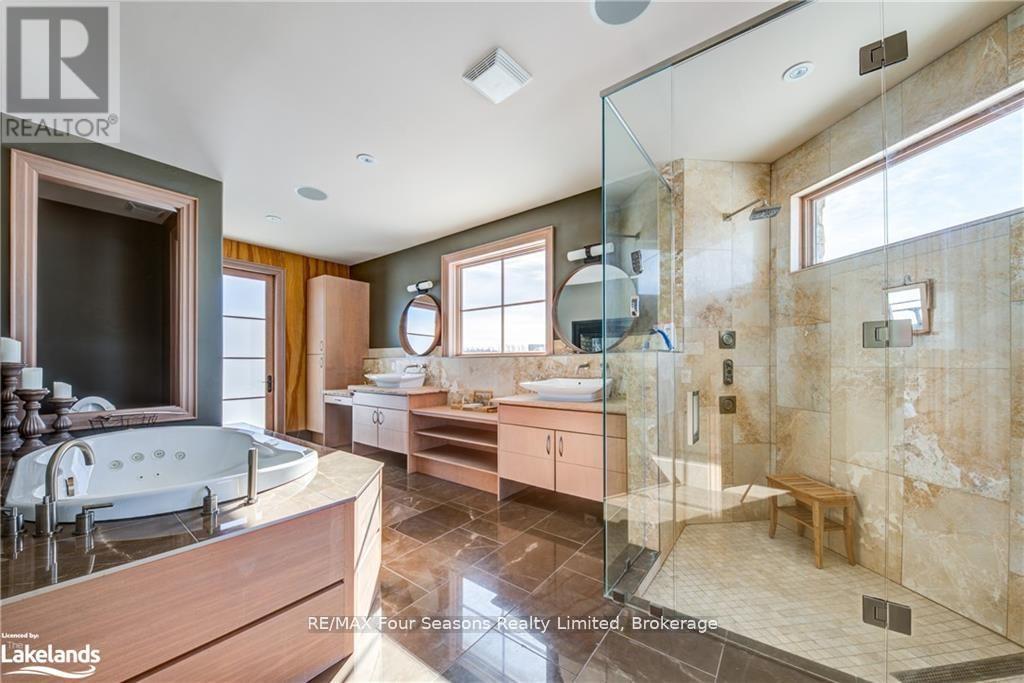 12 Windrose Valley Boulevard, Clearview, ON - Indoor Photo Showing Bathroom
