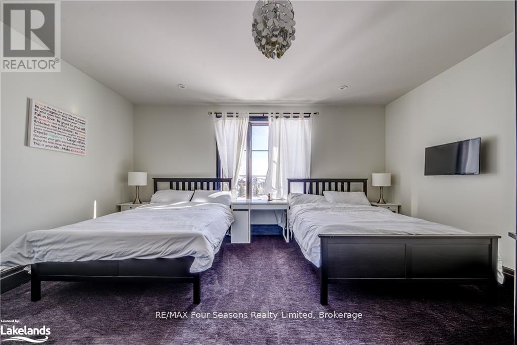 12 Windrose Valley Boulevard, Clearview, ON - Indoor Photo Showing Bedroom