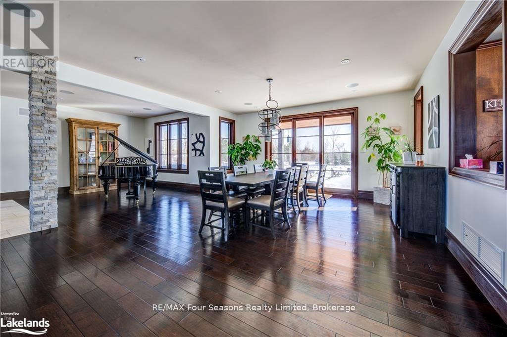 12 Windrose Valley Boulevard, Clearview, ON - Indoor Photo Showing Dining Room
