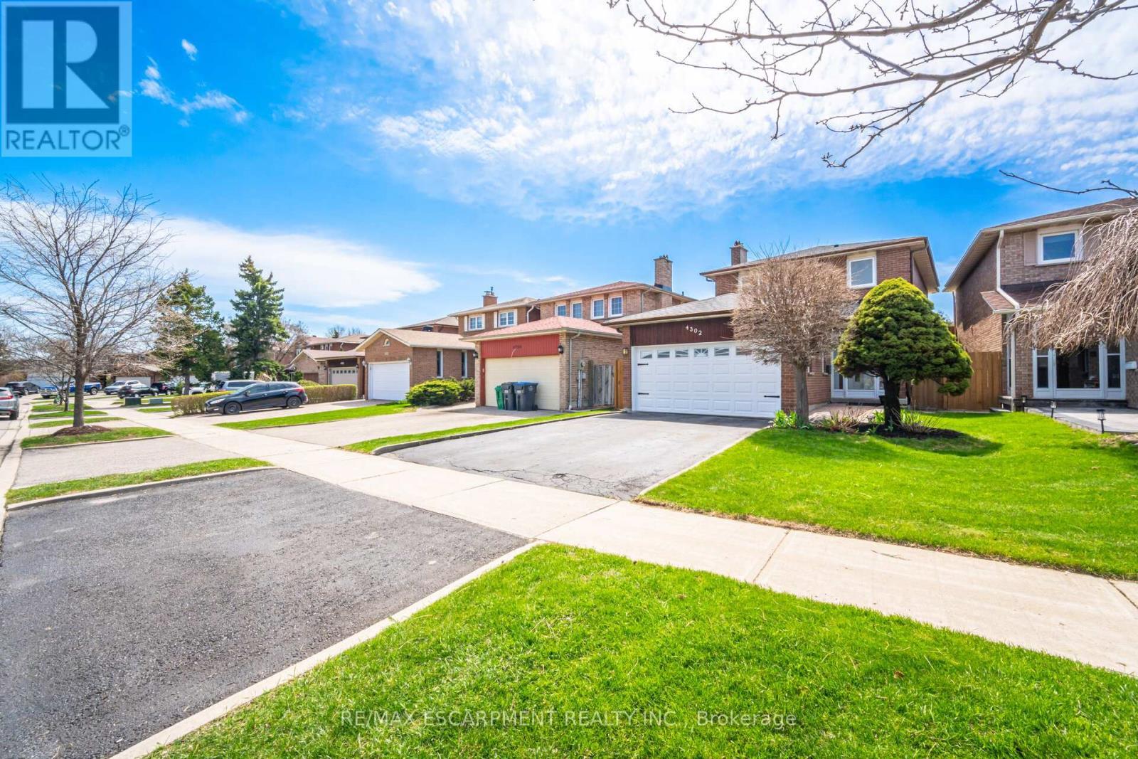 4302 Highgate Crescent, Mississauga, ON - Outdoor With Facade