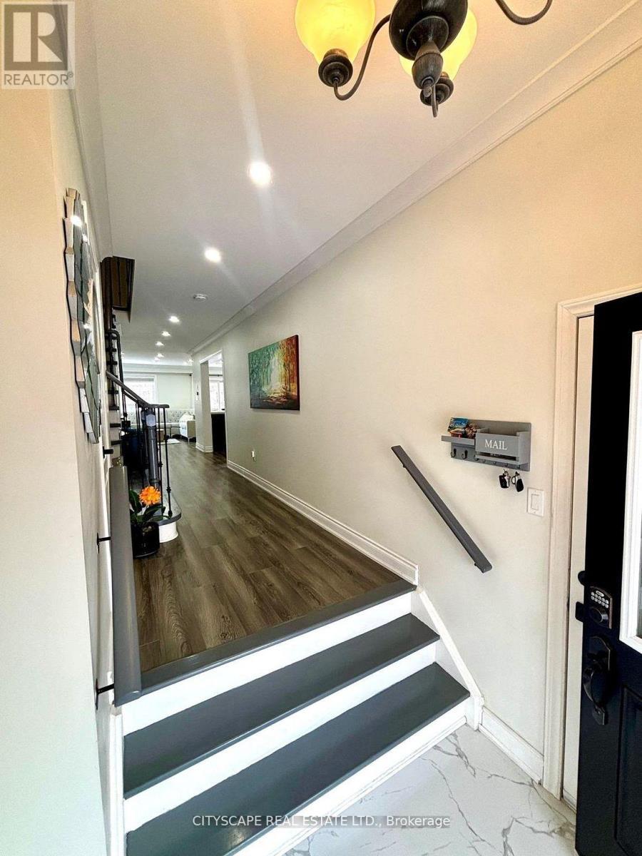 3974 Stardust Drive, Mississauga, ON - Indoor Photo Showing Other Room