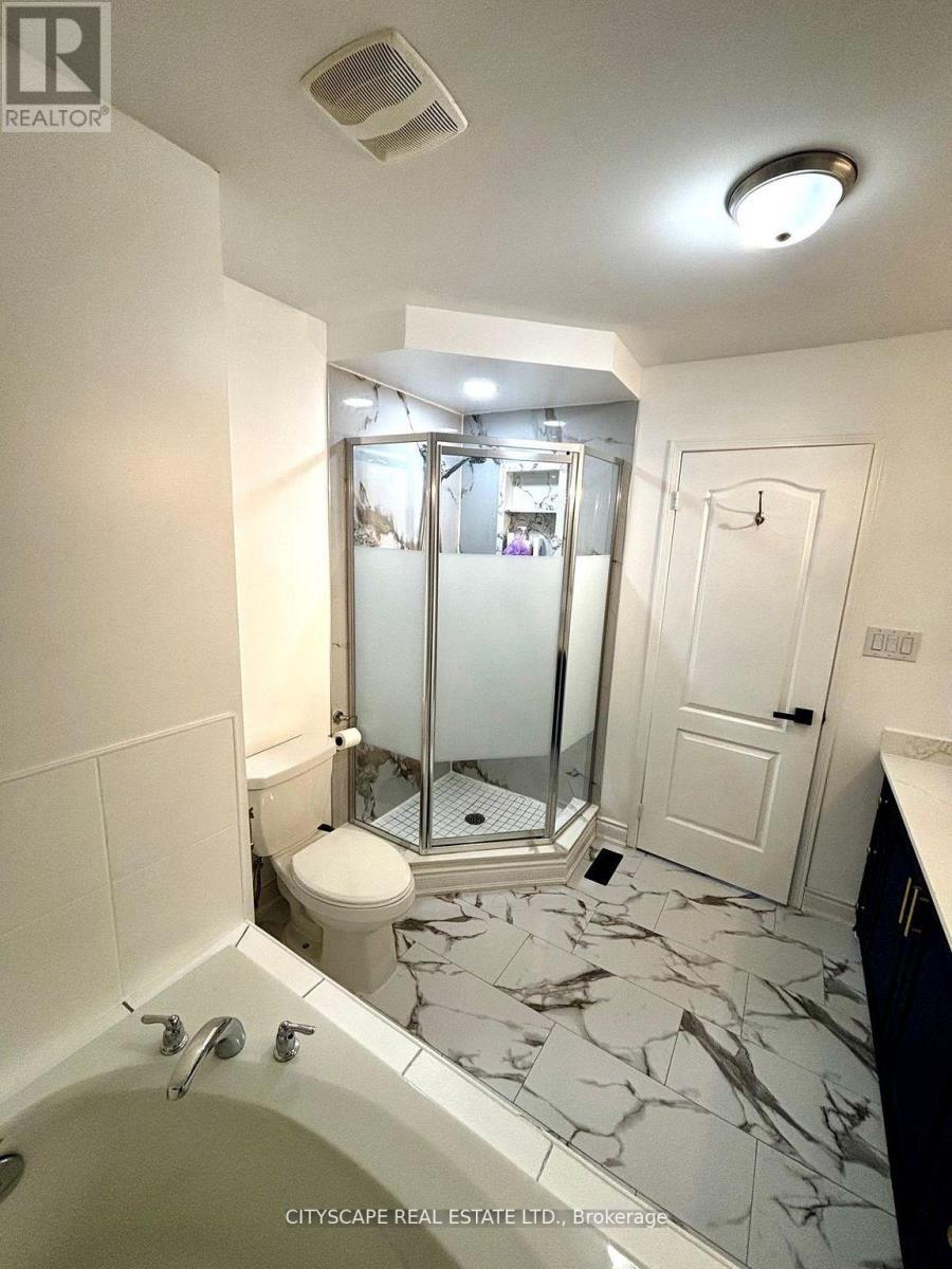 3974 Stardust Drive, Mississauga, ON - Indoor Photo Showing Bathroom
