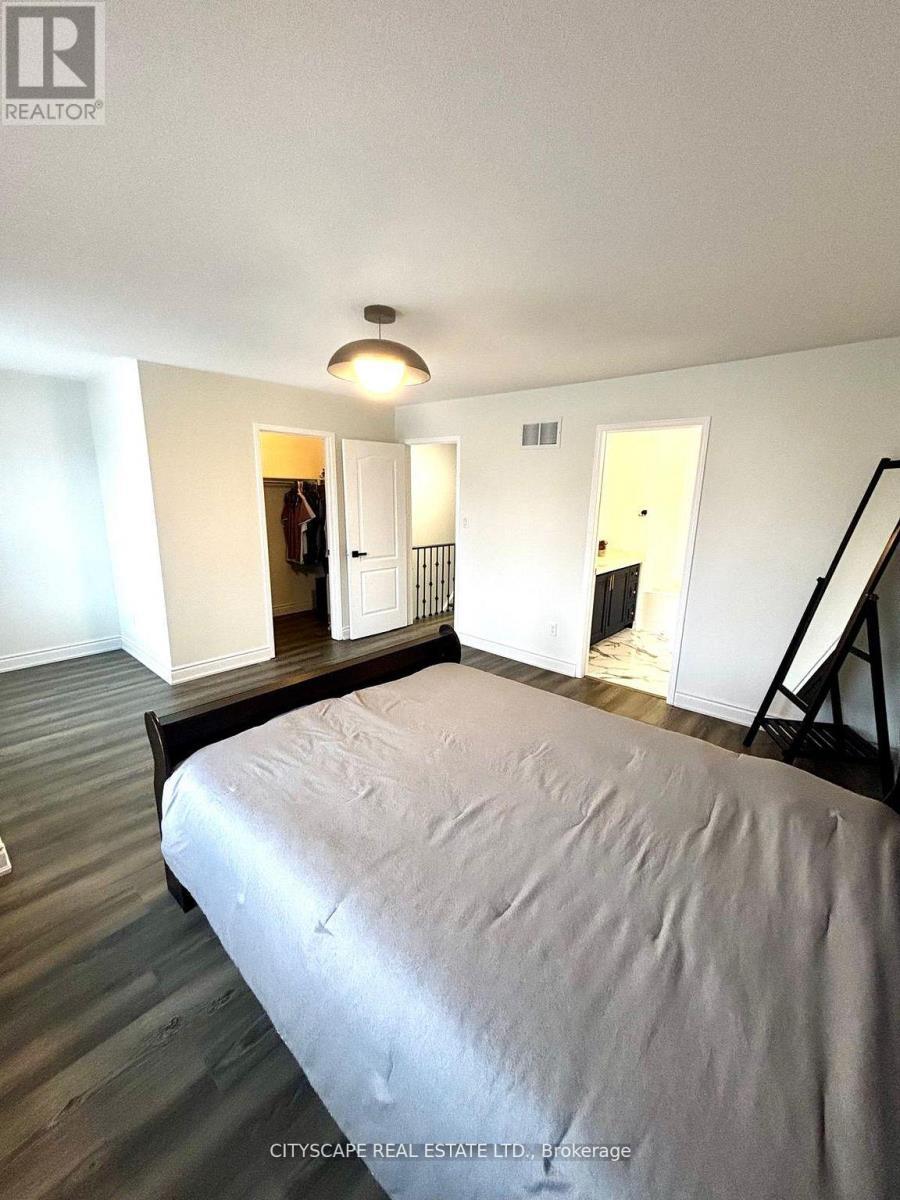 3974 Stardust Drive, Mississauga, ON - Indoor Photo Showing Bedroom