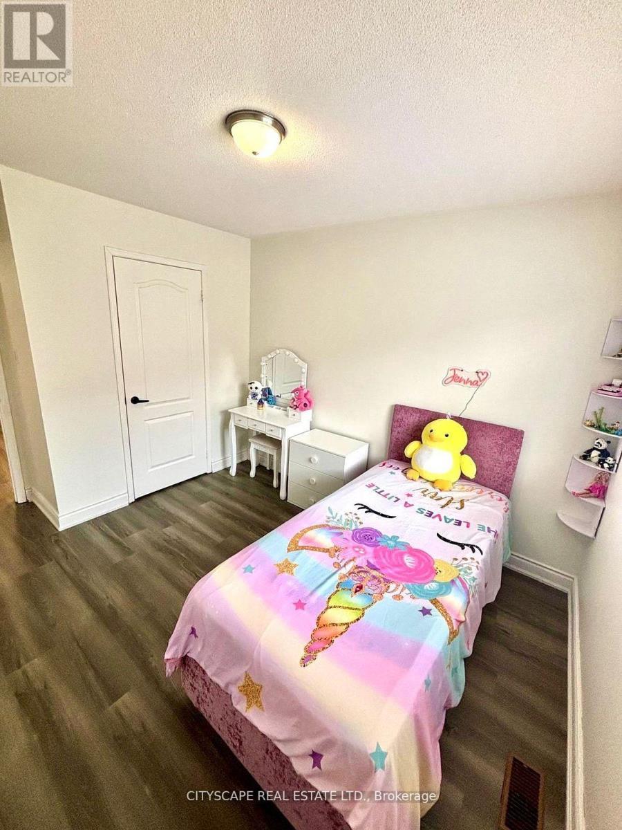 3974 Stardust Drive, Mississauga, ON - Indoor Photo Showing Bedroom