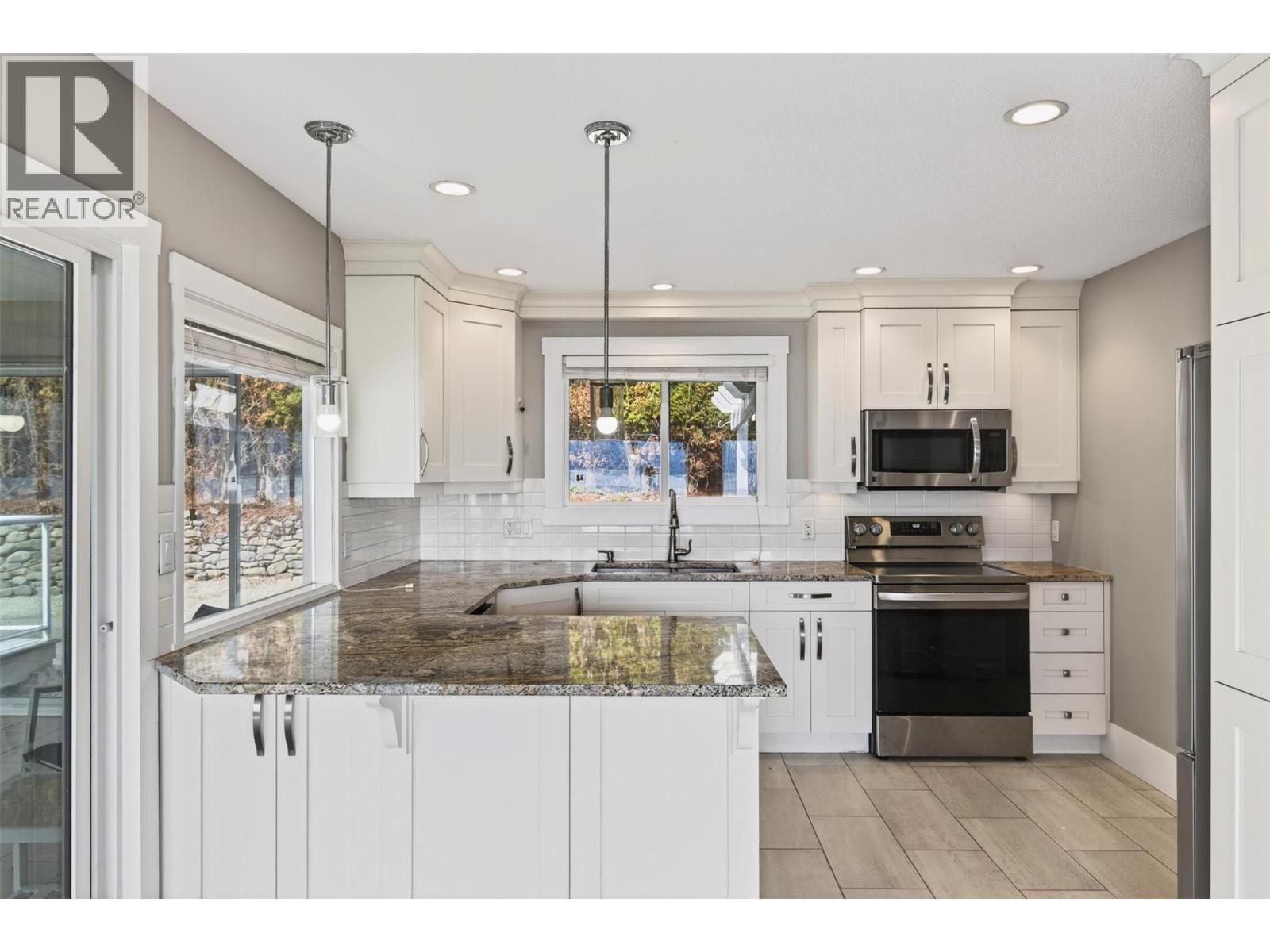 3940 Angus Drive, West Kelowna, BC - Indoor Photo Showing Kitchen With Upgraded Kitchen