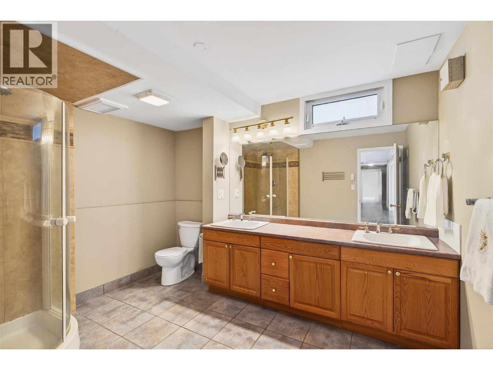 3940 Angus Drive, West Kelowna, BC - Indoor Photo Showing Bathroom