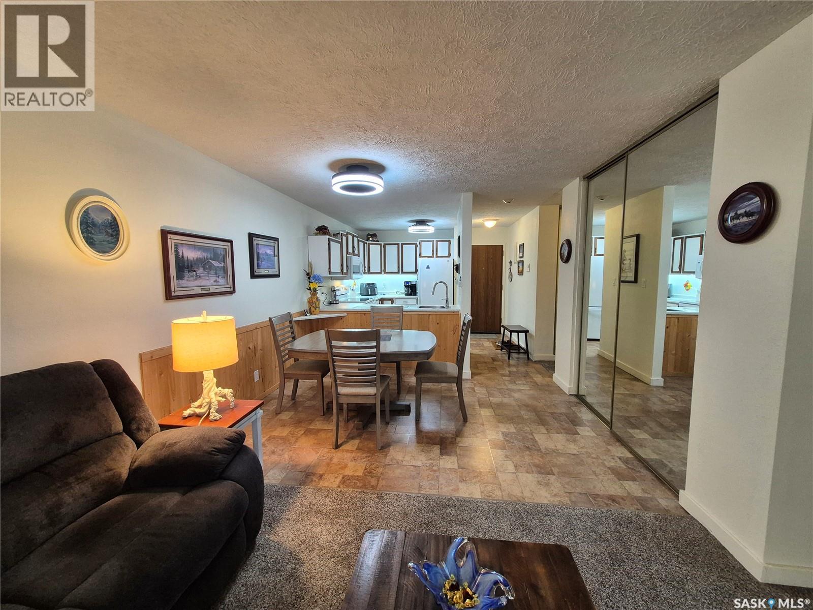 24 228 3Rd Street, Weyburn, SK - Indoor Photo Showing Living Room