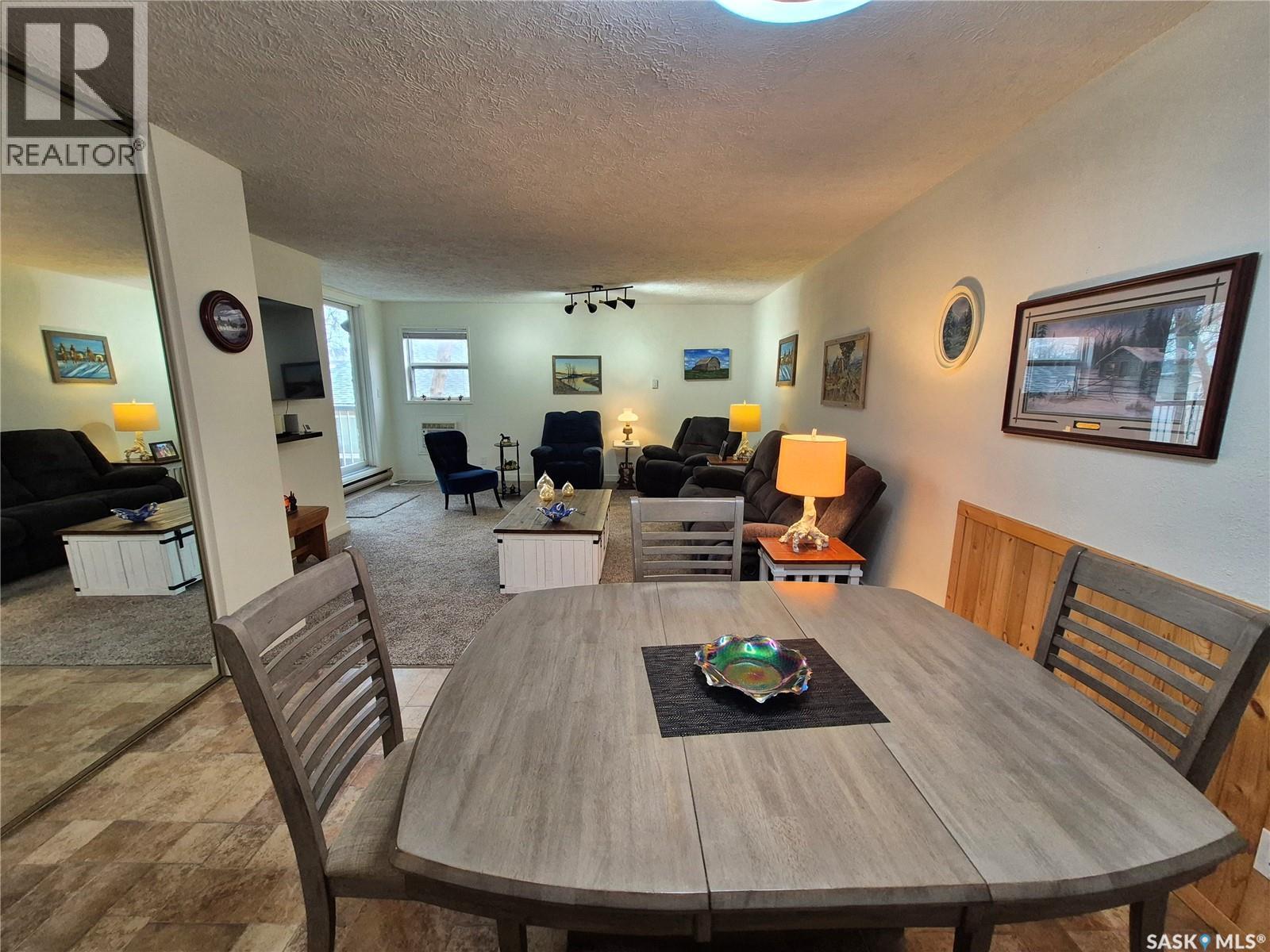 24 228 3Rd Street, Weyburn, SK - Indoor Photo Showing Dining Room