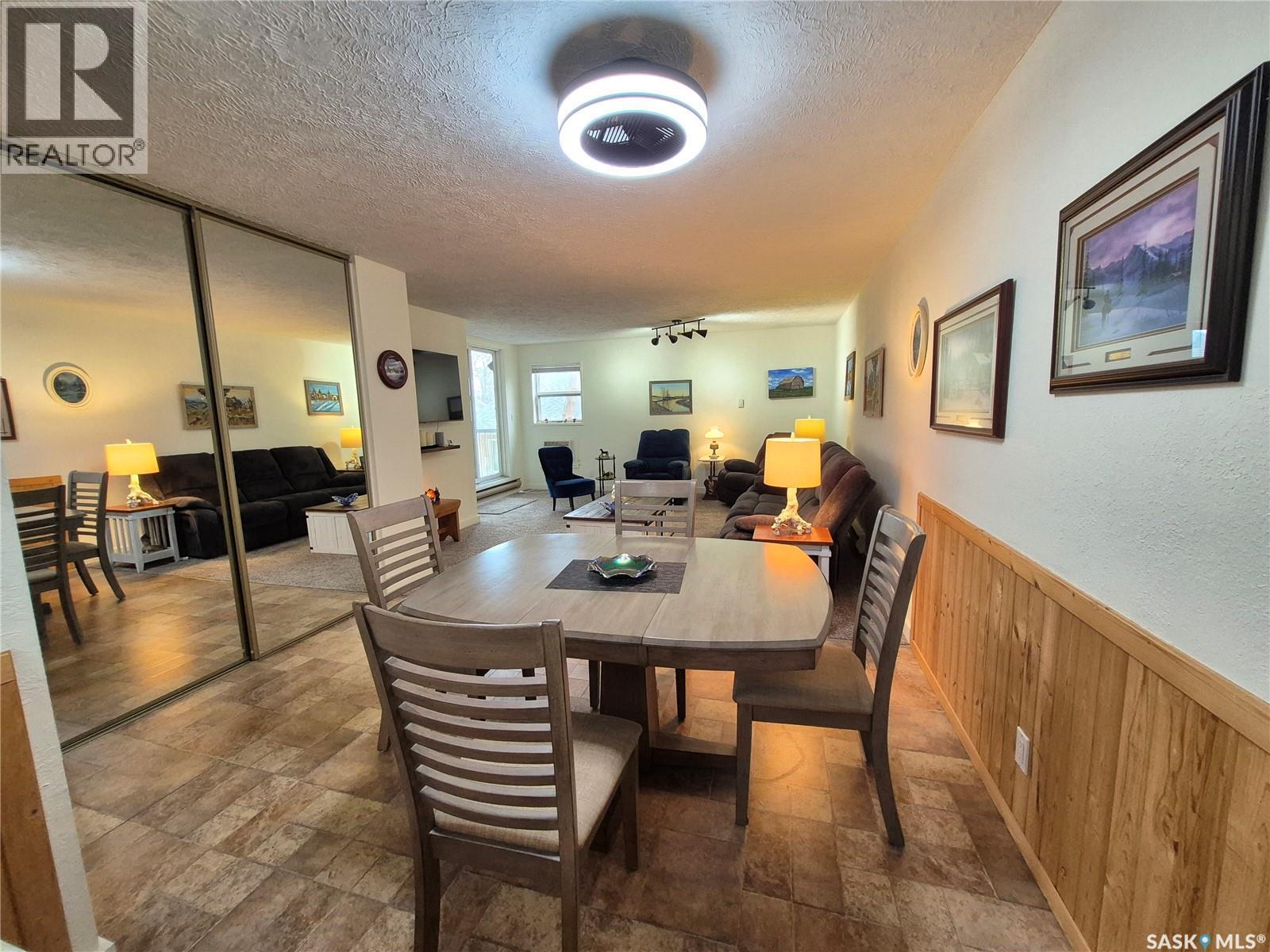 24 228 3Rd Street, Weyburn, SK - Indoor Photo Showing Dining Room