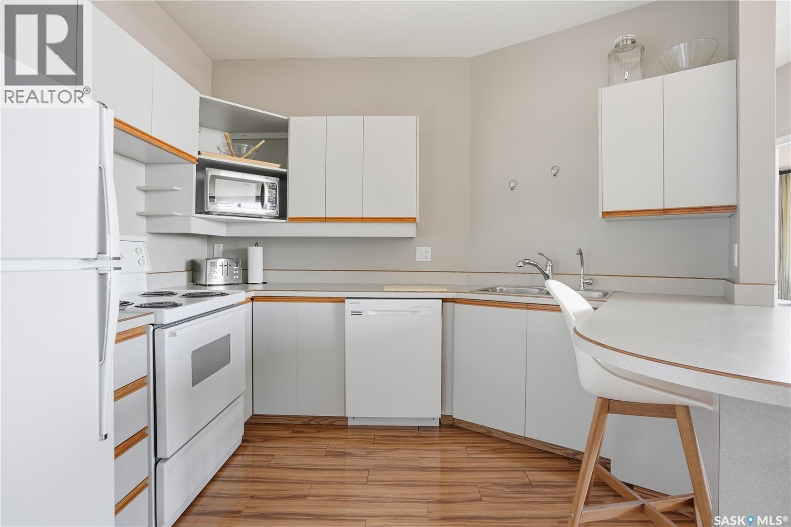 1108 1867 Hamilton Street, Regina, SK - Indoor Photo Showing Kitchen