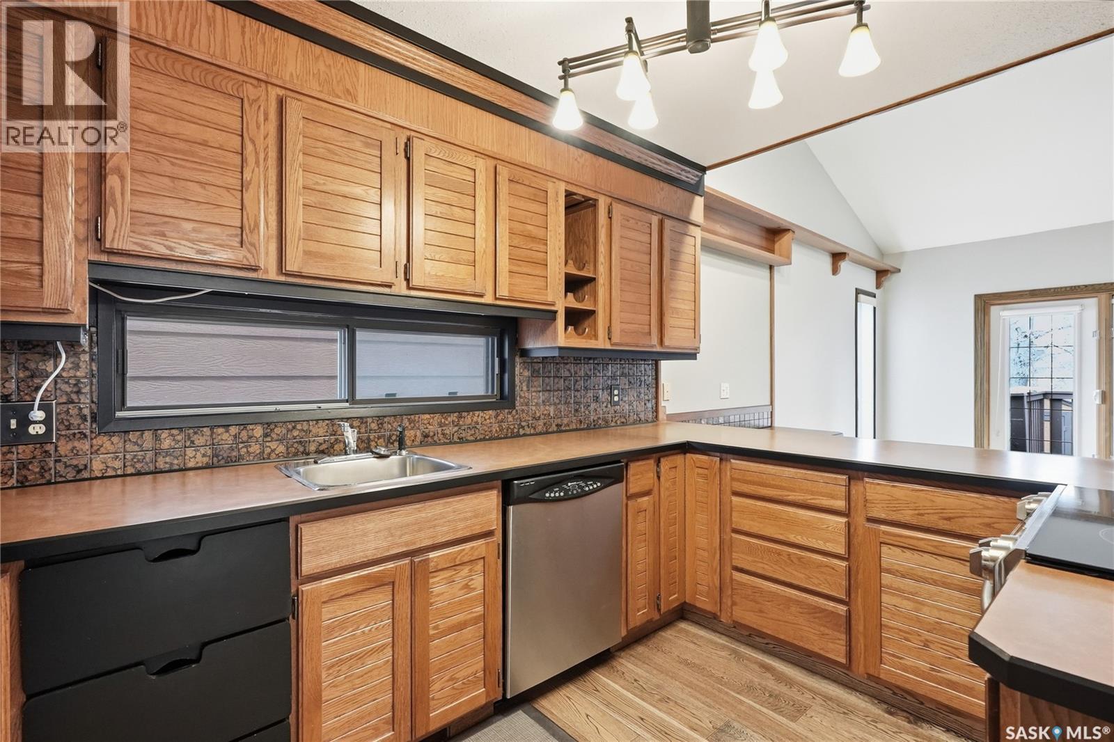622 Costigan Way, Saskatoon, SK - Indoor Photo Showing Kitchen