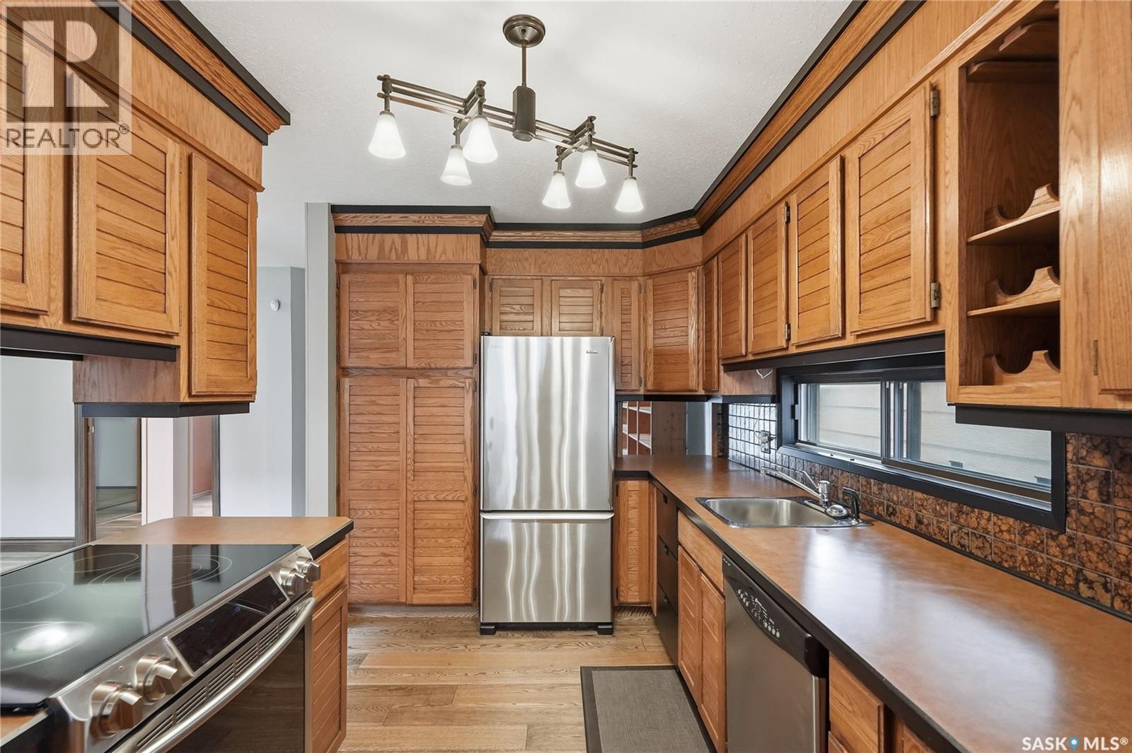 622 Costigan Way, Saskatoon, SK - Indoor Photo Showing Kitchen