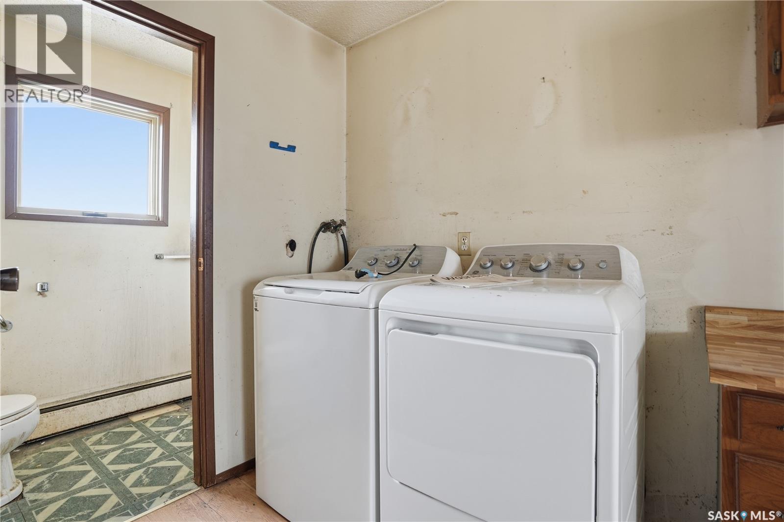 98 Main Street, Lang, SK - Indoor Photo Showing Laundry Room