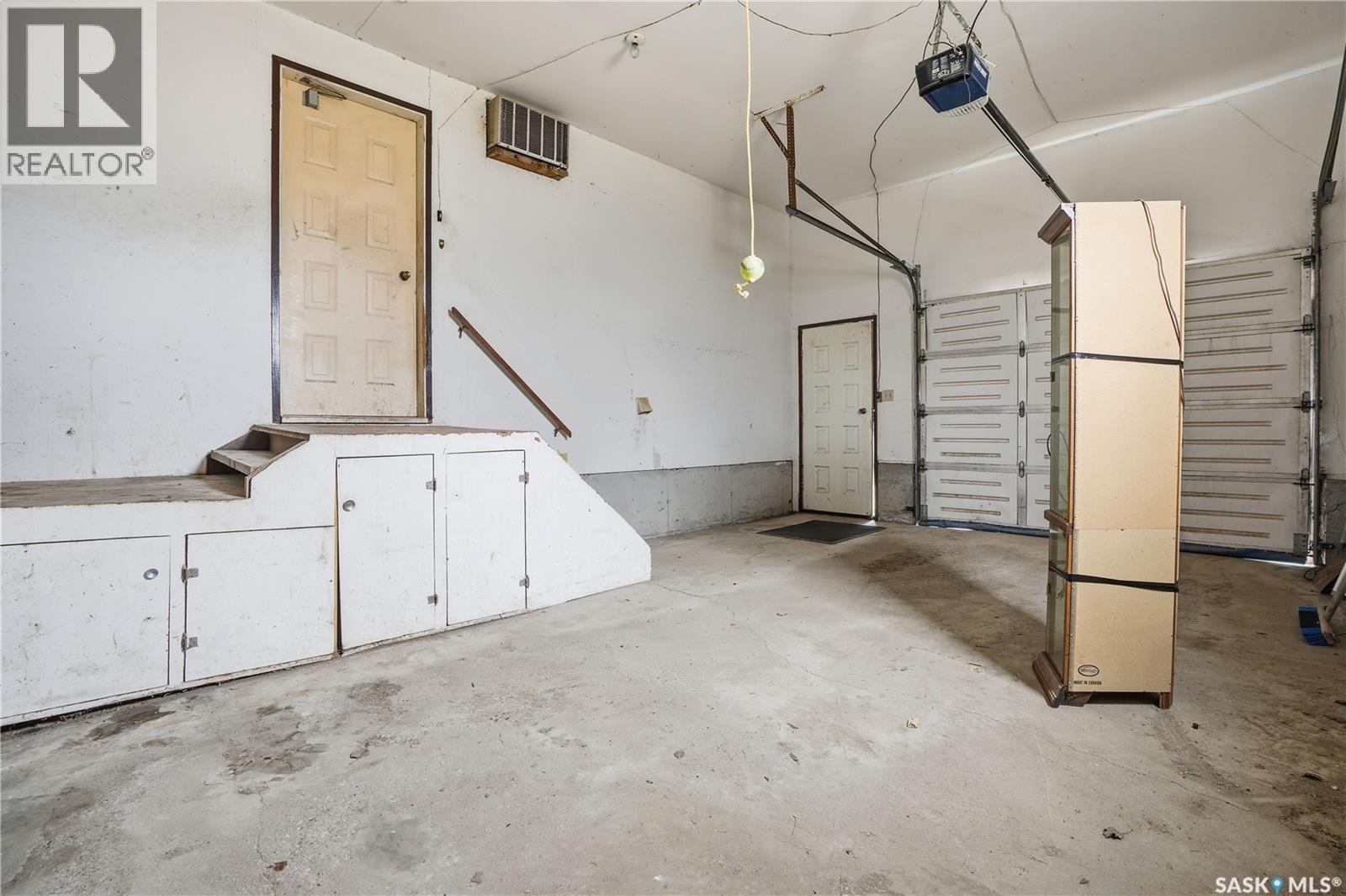98 Main Street, Lang, SK - Indoor Photo Showing Garage