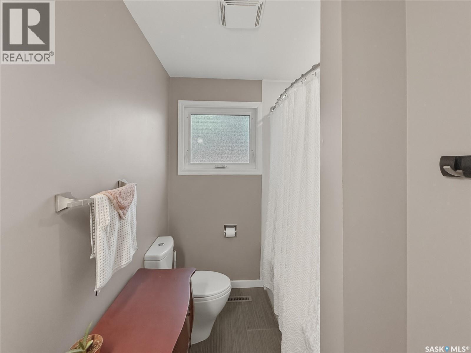 488 3Rd Avenue Se, Swift Current, SK - Indoor Photo Showing Bathroom