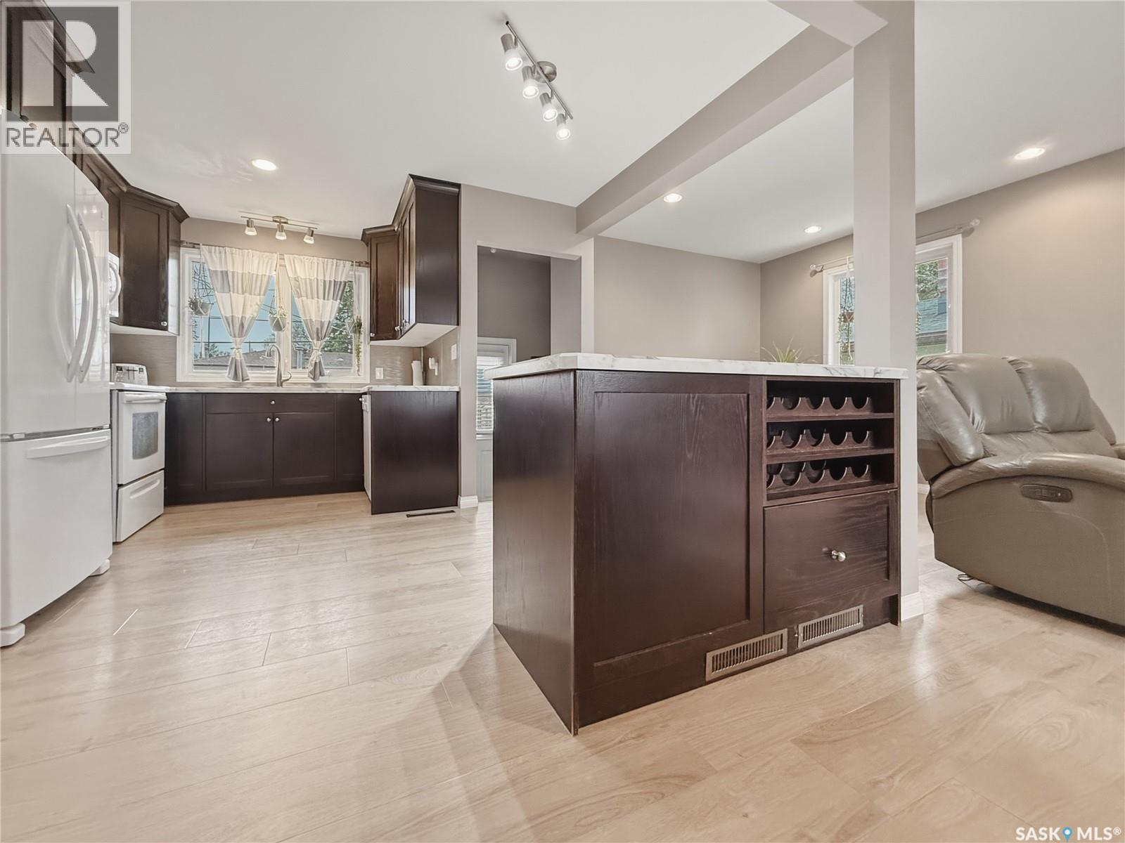 488 3Rd Avenue Se, Swift Current, SK - Indoor