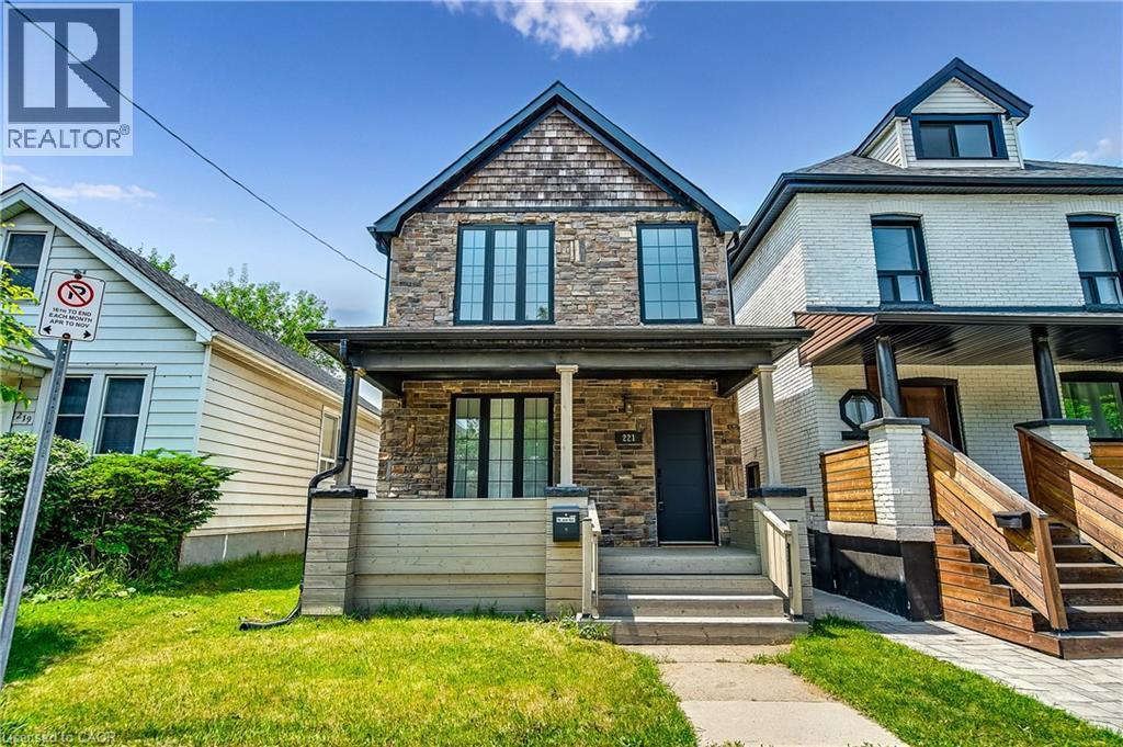221 Rosslyn Avenue N, Hamilton, ON - Outdoor With Facade