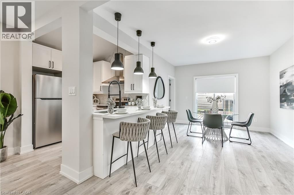 221 Rosslyn Avenue N, Hamilton, ON - Indoor