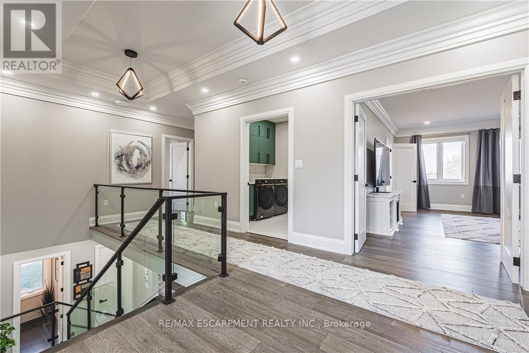 8378 Chippewa Road E, Hamilton, ON - Indoor Photo Showing Other Room