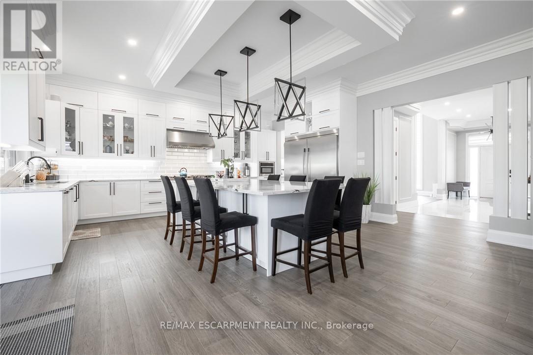 8378 Chippewa Road E, Hamilton, ON - Indoor Photo Showing Dining Room