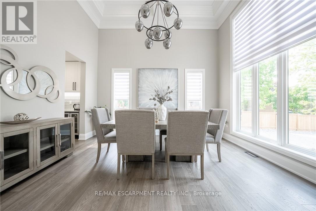 8378 Chippewa Road E, Hamilton, ON - Indoor Photo Showing Dining Room