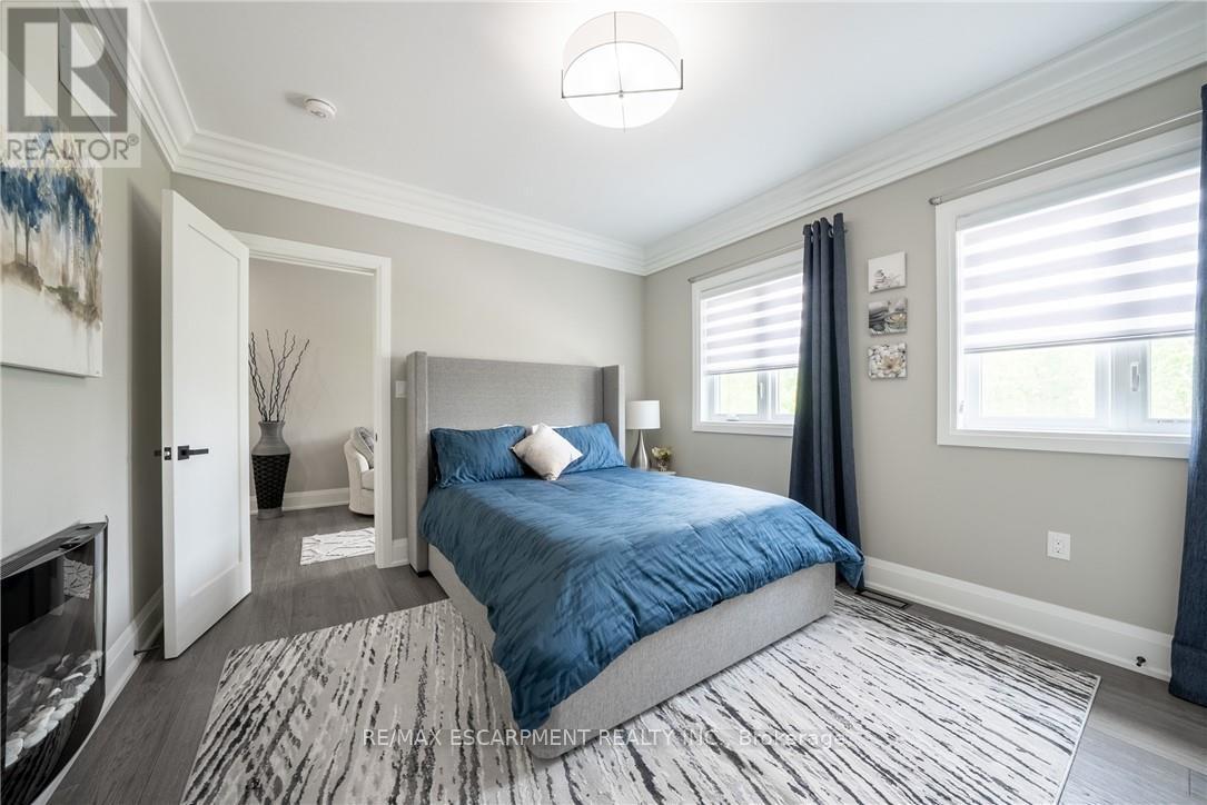 8378 Chippewa Road E, Hamilton, ON - Indoor Photo Showing Bedroom