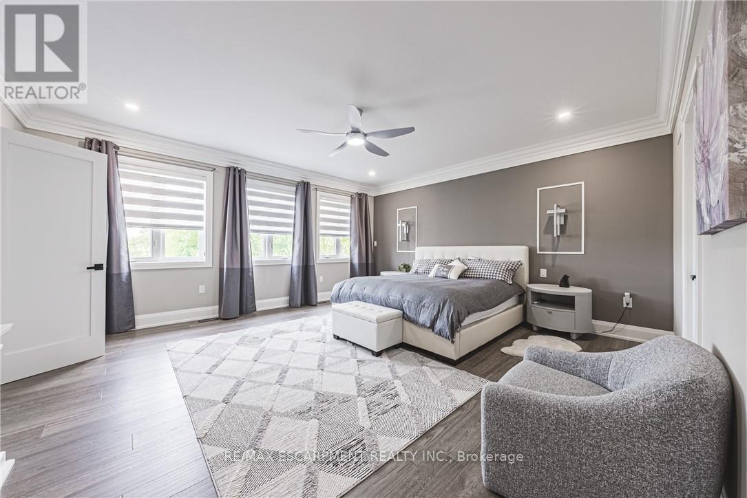 8378 Chippewa Road E, Hamilton, ON - Indoor Photo Showing Bedroom